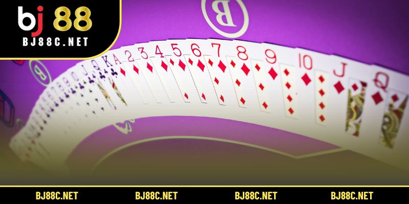 Truy cập trang chủ, tải file APK, cấp quyền cài đặt và khởi động game.